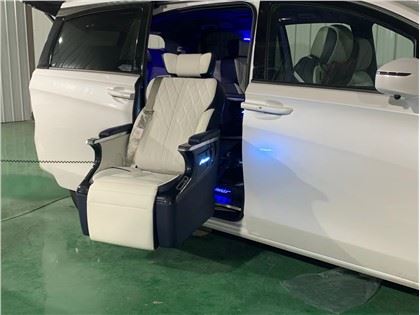 Assento desabilitado modificado por carro